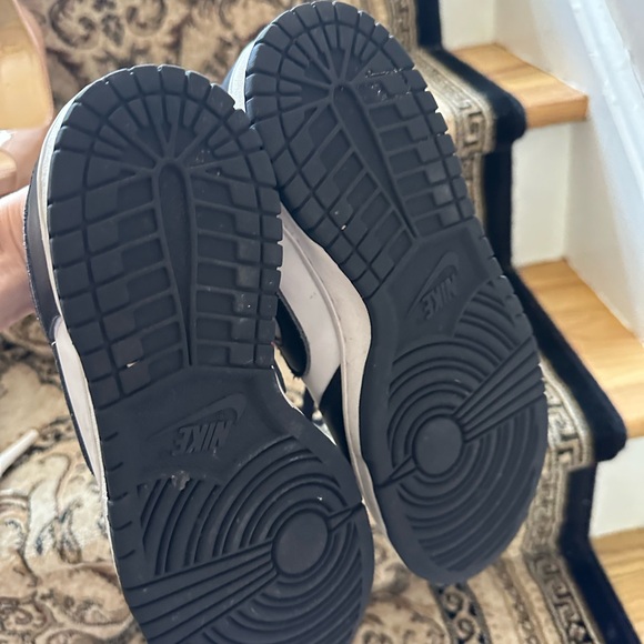 Nike Classic Black and White Low-Tops - Picture 6 of 6